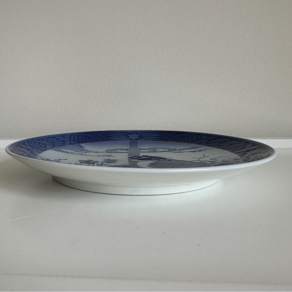 Royal Copenhagen 1970 Annual Plate Christmas Rose and Cat Denmark Blue White - Picture 7 of 13